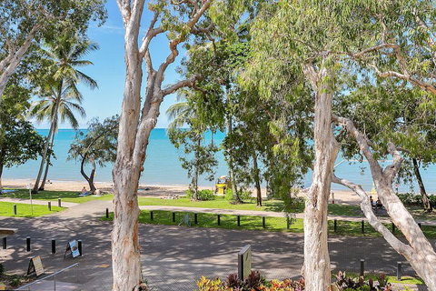 Hibiscus On Palm Cove At Marlin Waters - Tourism Cairns 5
