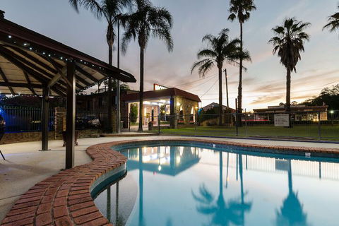 Centre Point Mid City Motor Inn - Tourism Cairns 3