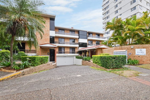 La Mer Apartments - Tourism Cairns 0