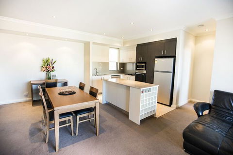 Zappeion Apartments - Tourism Cairns 6