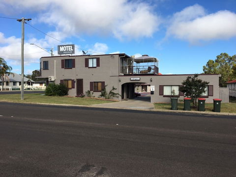 Warwick Vines Motel - Tourism Cairns 0