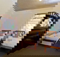 Deloraine Hotel - Tourism Cairns