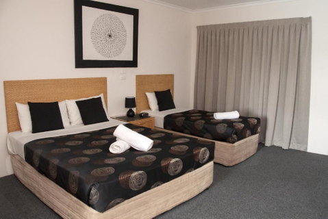 Jackaroo Motel - Tourism Cairns 1