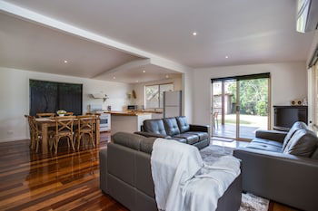 Tasman Surf House - Tourism Cairns 0