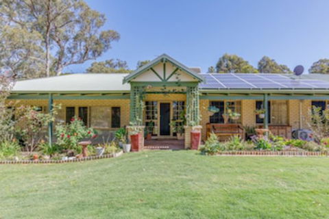 Devonleigh Bed & Breakfast - Tourism Cairns 0