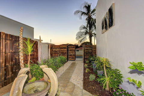 ZEN Beach Retreat - Tourism Cairns 0