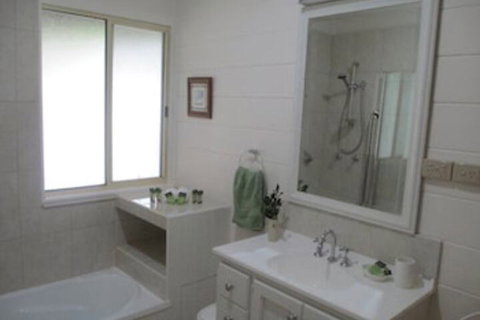 All About Me B & B - Tourism Cairns 1