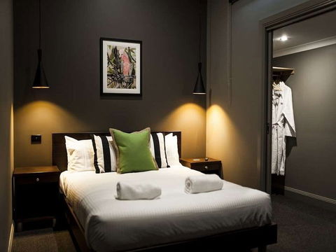 Criterion Hotel Sale - Tourism Cairns 4