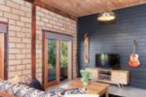 Falls River Luxury Accommodation - Tourism Cairns 0