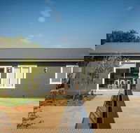 Kirsten Accommodation Parkes - Tourism Cairns