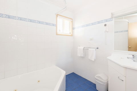 Holiday Haven Lake Tabourie - Tourism Cairns 5