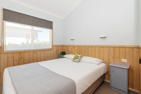 Holiday Haven Lake Tabourie - Tourism Cairns 2