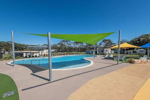 Holiday Haven Lake Tabourie - Tourism Cairns 0