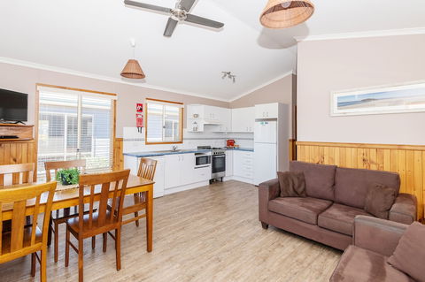 Holiday Haven Lake Tabourie - Tourism Cairns 6