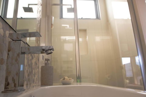 Eagle Peaks At Freycinet - Tourism Cairns 5