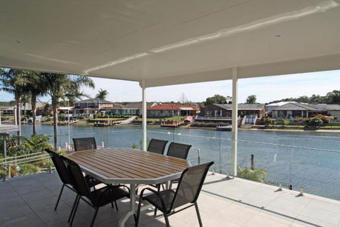 Unbeatable Waterfront Location - Tourism Cairns 1