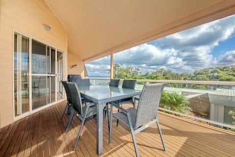 Moy At Nelson Bay, 2/30 Thurlow Avenue - Tourism Cairns 0