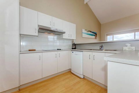 Moy At Nelson Bay, 2/30 Thurlow Avenue - Tourism Cairns 5