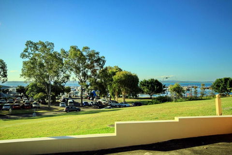 Pacific Units Unit 2 94 Magnus Street - Tourism Cairns 3