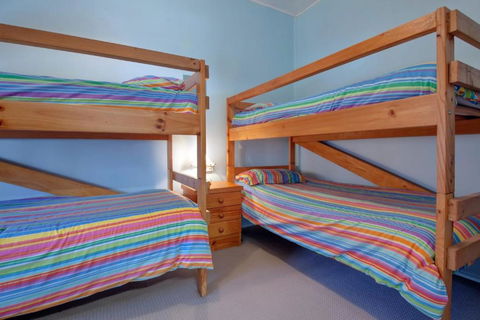 Pacific Units Unit 2 94 Magnus Street - Tourism Cairns 6