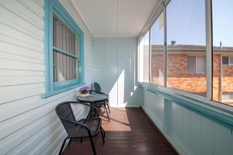 Pacific Units Unit 2 94 Magnus Street - Tourism Cairns 5