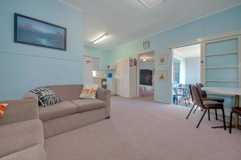 Pacific Units Unit 2 94 Magnus Street - Tourism Cairns 1