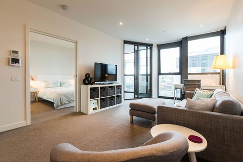 MILA, 1BDR Cremorne Apartment - Tourism Cairns 5