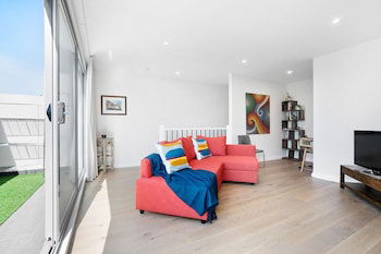 DINA, 2BDR Carlton Apartment - Tourism Cairns 0