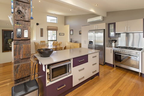 Ned Kelly's Retreat - Sophisticated Style With Modern Convenience And Magical Outlook - Tourism Cairns 5