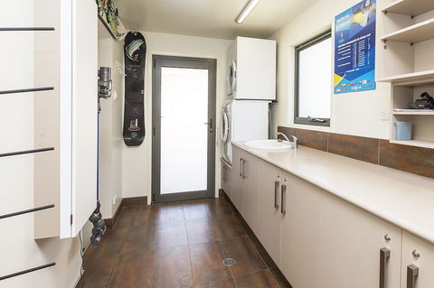 Ned Kelly's Retreat - Sophisticated Style With Modern Convenience And Magical Outlook - Tourism Cairns 0