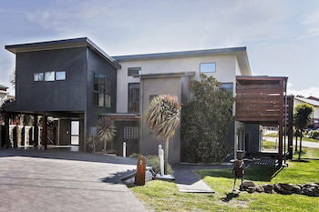 Ned Kelly's Retreat - Sophisticated Style With Modern Convenience And Magical Outlook - Tourism Cairns 2