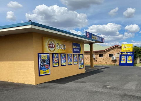 Horse And Jockey Hotel Motel - Tourism Cairns 1