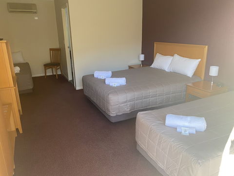 Horse And Jockey Hotel Motel - Tourism Cairns 4