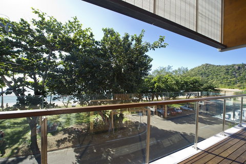 Maggies Beachfront Apt. 5 - Tourism Cairns 0