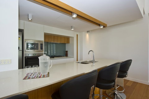 Maggies Beachfront Apt. 5 - Tourism Cairns 3