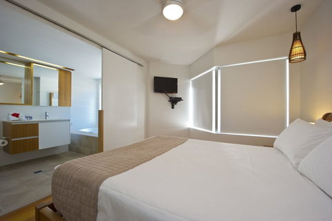 Maggies Beachfront Apt. 5 - Tourism Cairns 1