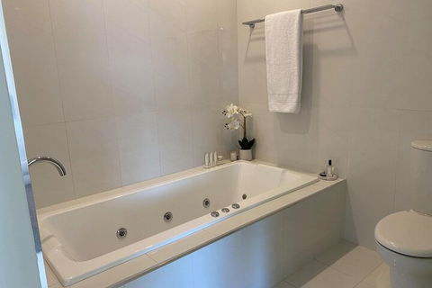 AmarÃ© Beachside Luxury - Tourism Cairns 6