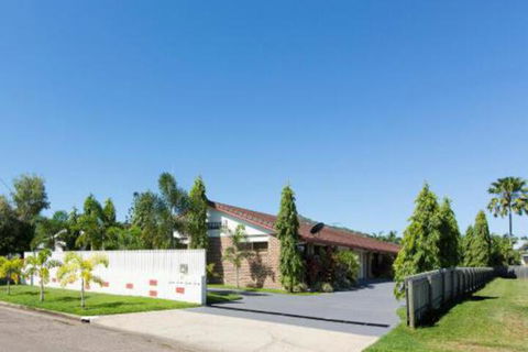 Marcol Place Holiday Apartments - Tourism Cairns 0