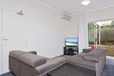 Zenith Studio Unit 4 / 10 Messines Street - Tourism Cairns 2