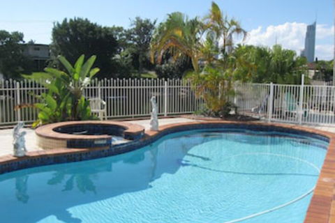 Waterfront Home Stay - Tourism Cairns 0