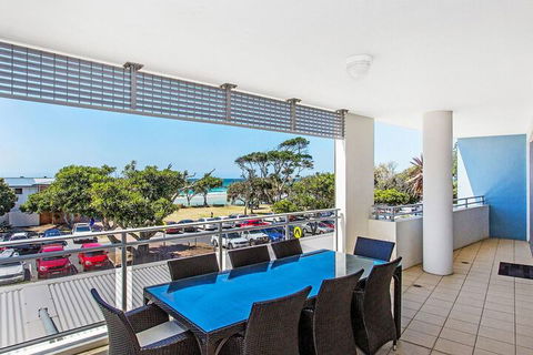 KINGSCLIFF OCEAN FRONT TERRACE 4 - Tourism Cairns 1