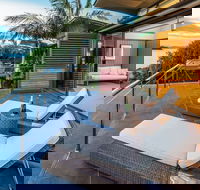 6 Yacht Club Oceanfront House On Marina Deluxe 4 Bedroom With 2 Golf Buggies - Tourism Cairns