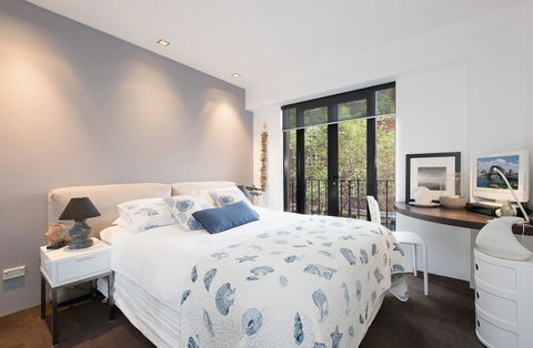 PPT50 Sleek 2 Bed Designer Abode - Tourism Cairns 1