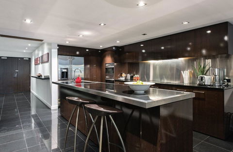 PPT50 Sleek 2 Bed Designer Abode - Tourism Cairns 5