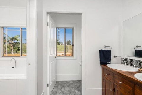 Your Luxury Escape Byron Sunset Breeze - Tourism Cairns 7