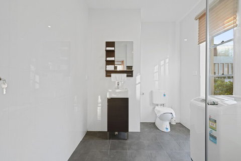 HomeHotel Cozy Duplex In Serene Suburb - Tourism Cairns 7