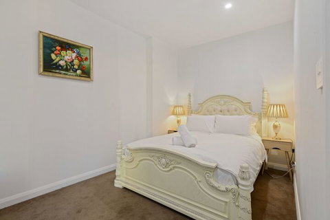 HomeHotel Cozy Duplex In Serene Suburb - Tourism Cairns 2