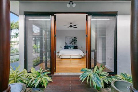 ESPRIT 2 PALM COVE BRAND NEW - Tourism Cairns 2