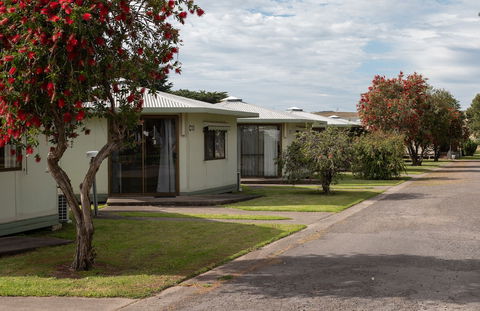Pine Country Caravan Park - Tourism Cairns 0
