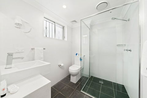 WM Hotel Bankstown - Tourism Cairns 4